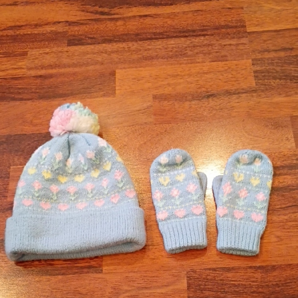 Vintage girls winter hat and matching mittens, ages 3-6